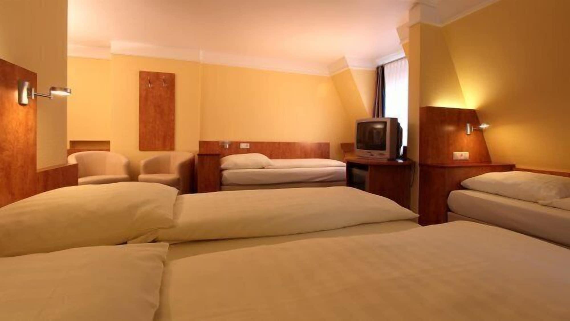 Aparthotel Astro - Nichtraucherhotel شتوتغارت المظهر الخارجي الصورة