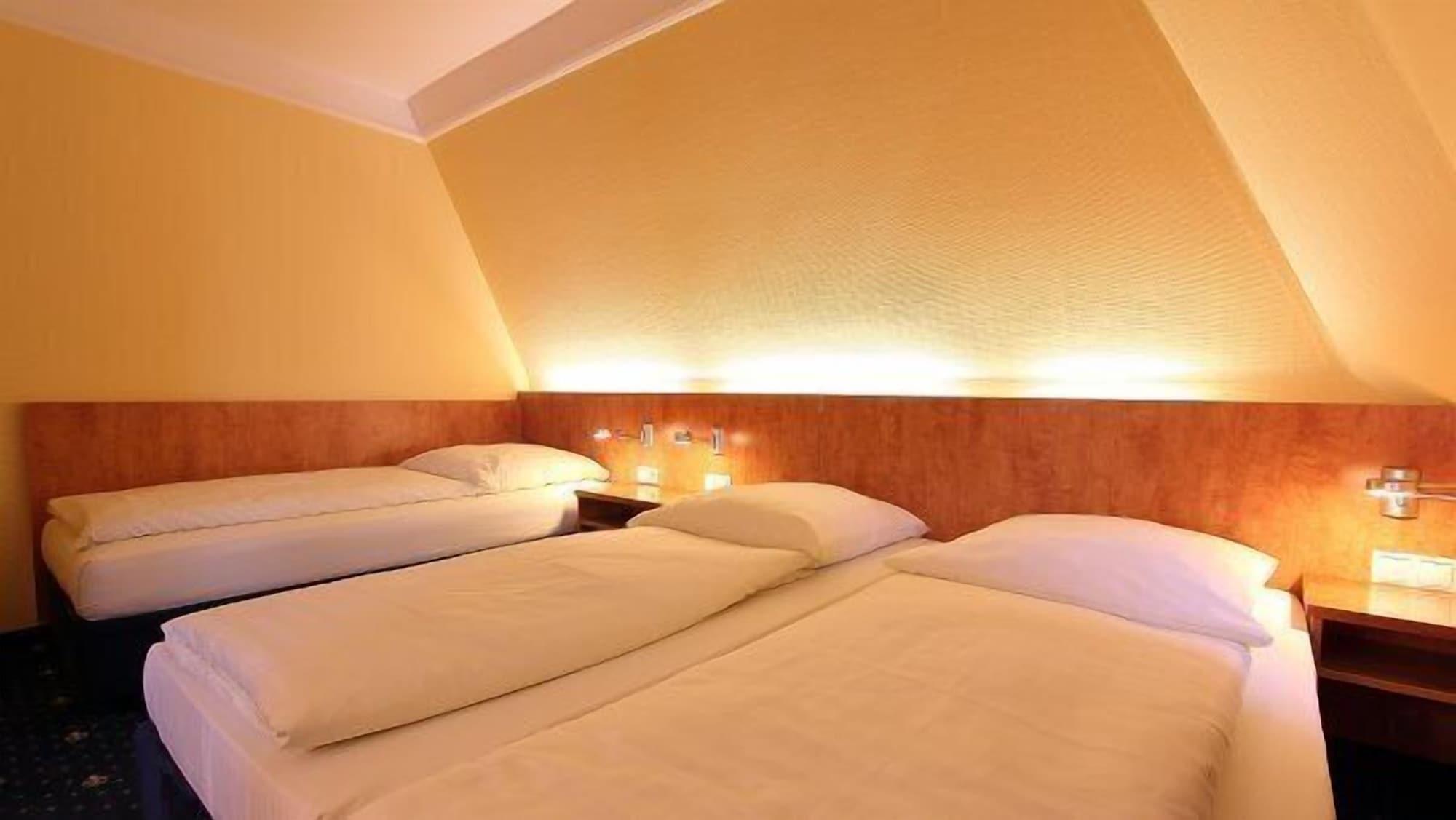 Aparthotel Astro - Nichtraucherhotel شتوتغارت المظهر الخارجي الصورة