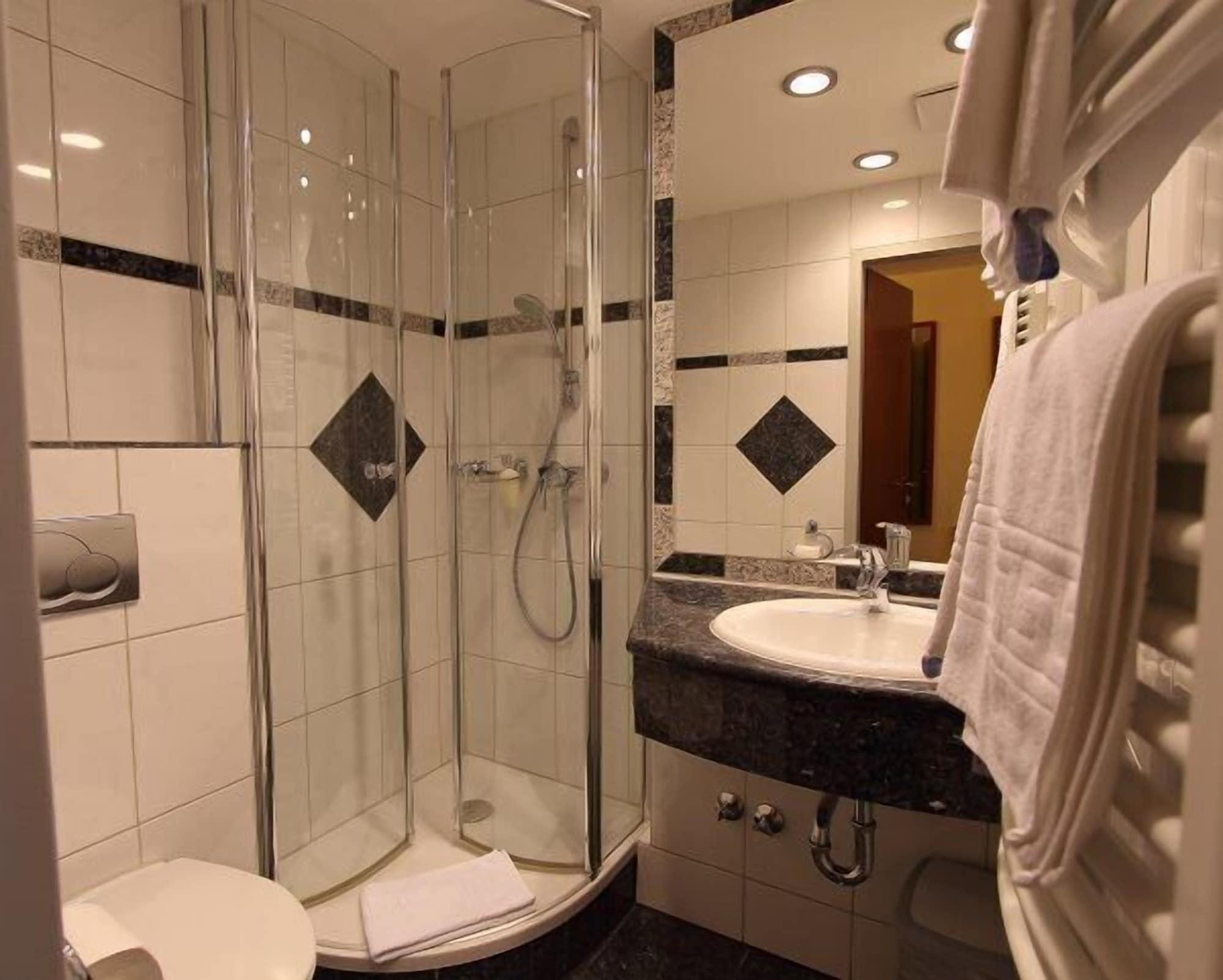 Aparthotel Astro - Nichtraucherhotel شتوتغارت المظهر الخارجي الصورة