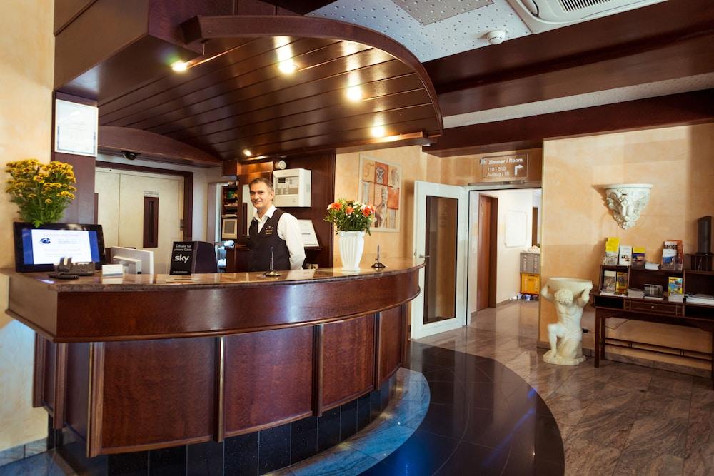 Aparthotel Astro - Nichtraucherhotel شتوتغارت المظهر الخارجي الصورة